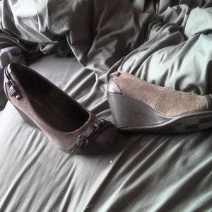 Women's wedge brown shoe